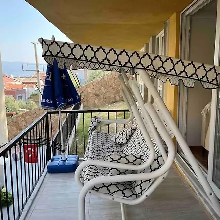 Kismideniz Manzarali Havuzlu Kusadası
