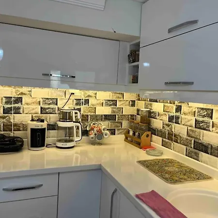 Kismideniz Manzarali Havuzlu Ferienhaus *